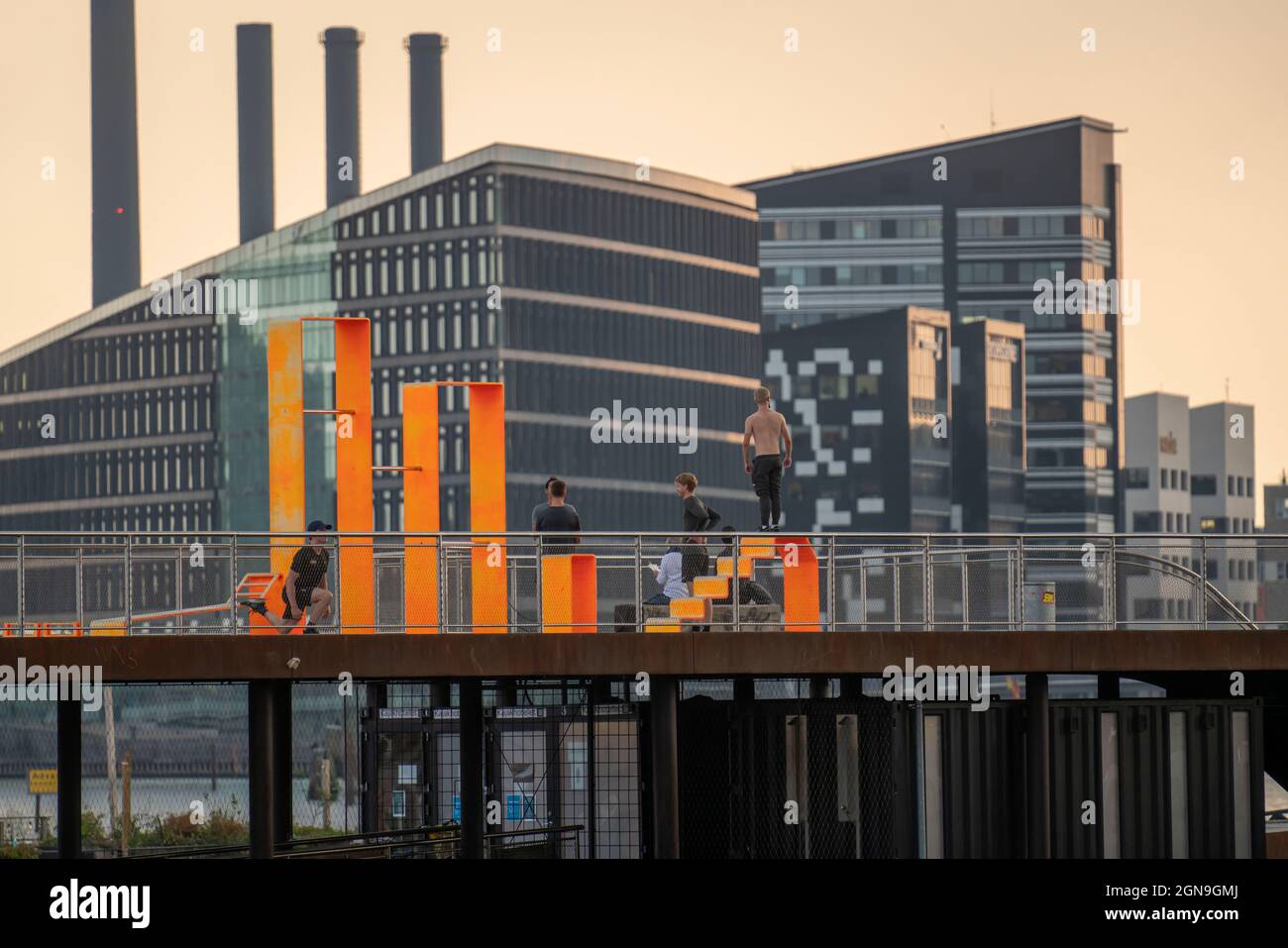 Recreational facility in Copenhagen Harbour, Bølgen afslapningsanlæg, jetties with bathing areas, fitness facilities, open air gym, kayak rental, at S Stock Photo