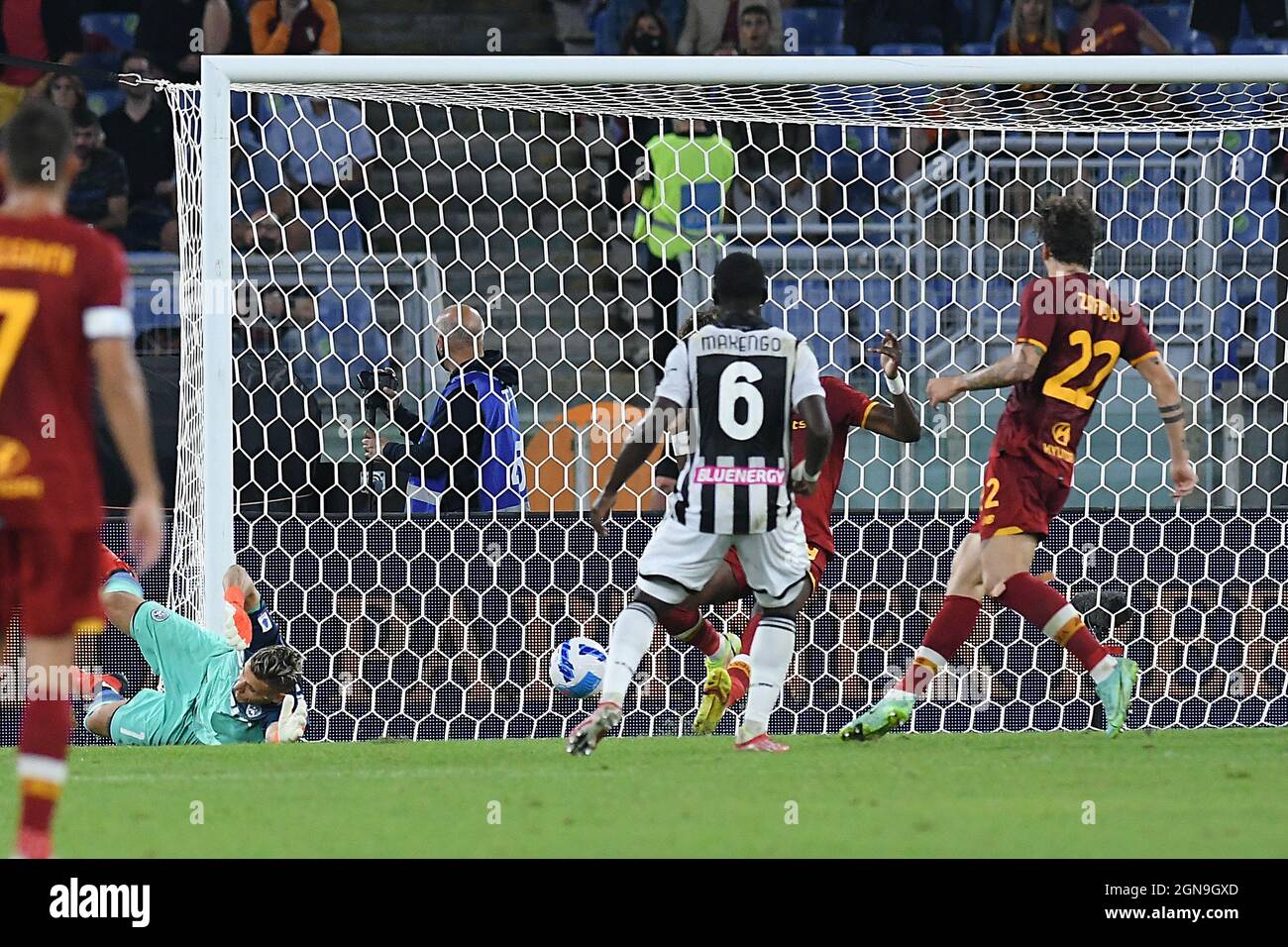 6 yard box hires stock photography and images Alamy