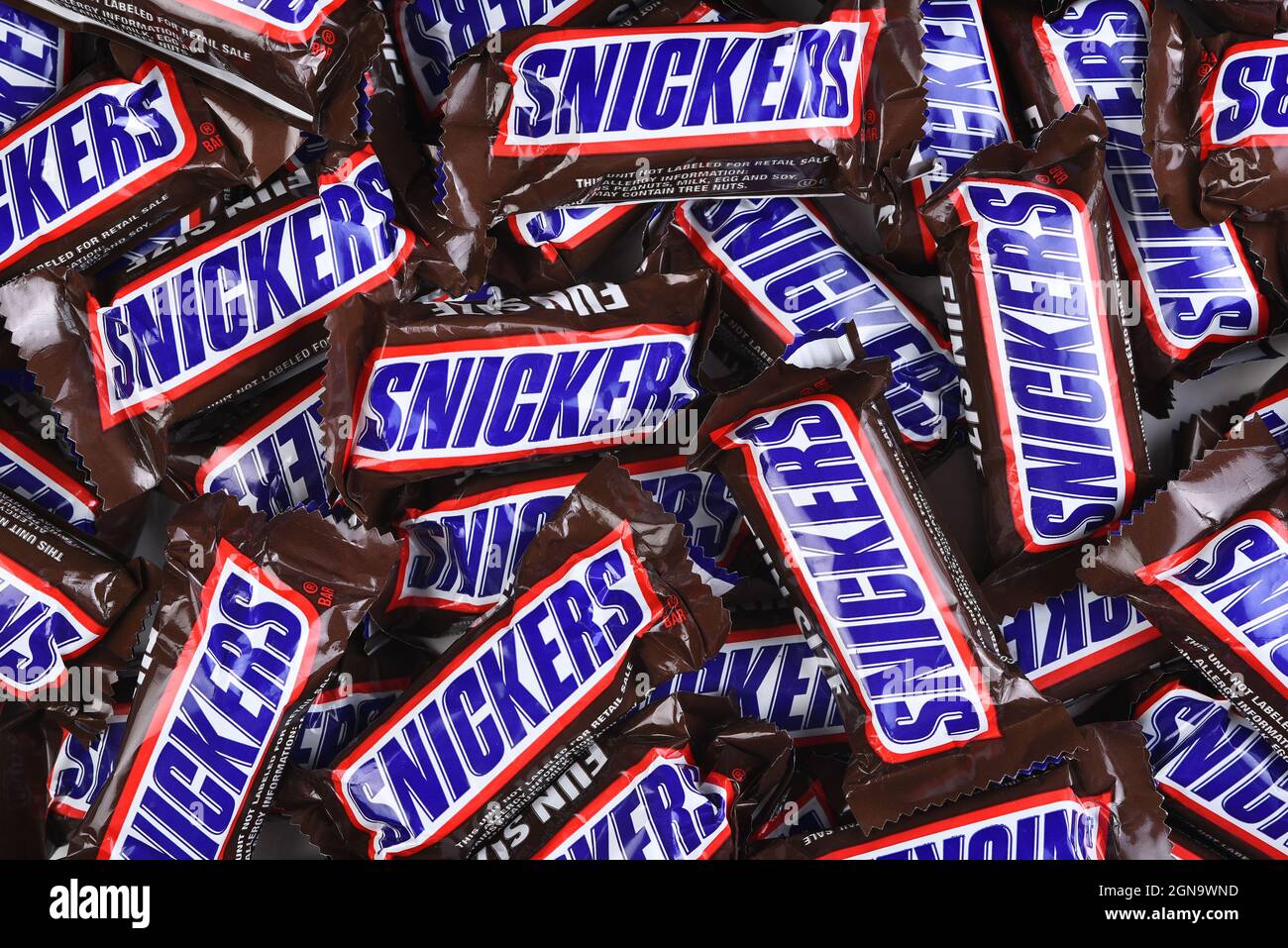 IRVINE, CALIFORNIA - 23 SEPT 2021: A large pile of  Snickers Fun Size Candy Bars for Halloween. Stock Photo