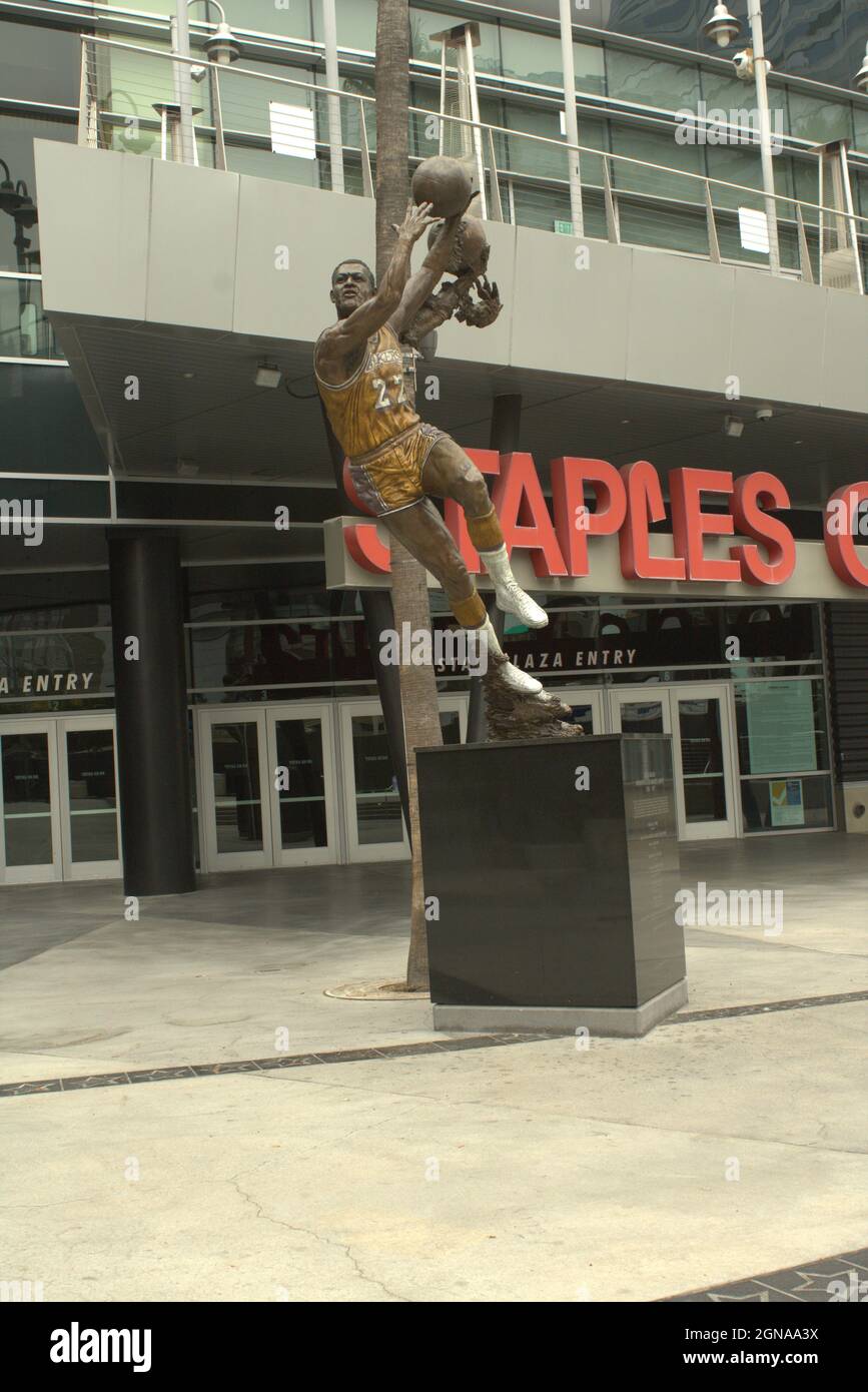 Elgin Baylor statue in Downtown Los Angeles Stock Photo