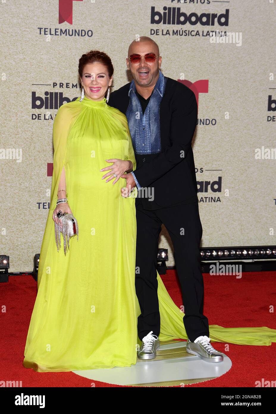 Miami, United States Of America. 23rd Sep, 2021. PREMIOS BILLBOARD DE LA MÚSICA LATINA 2021 - Yomaira Ortiz Feliciano and Wisin are seen on the red carpet at the Watsco Center in Coral Gables, FL on September 23, 2021 (Photo by Alberto E. Tamargo/Sipa USA) Credit: Sipa USA/Alamy Live News Stock Photo