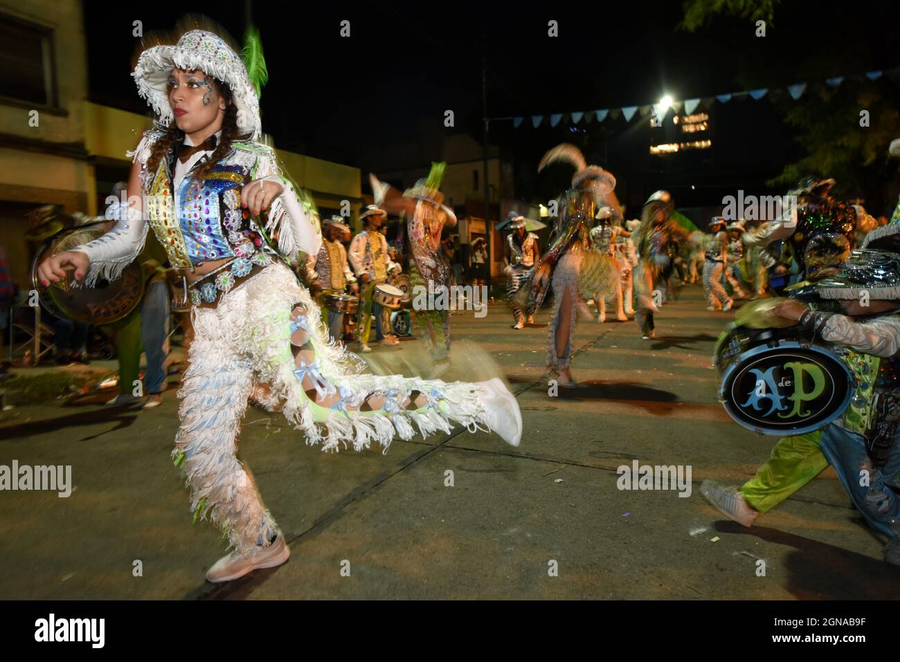 Murga 'Los Amanecidos de Palermo' durante los desfiles de Carnaval en Buenos Aires, Argentina Stock Photo
