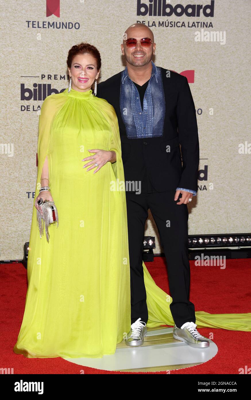 Miami, United States Of America. 23rd Sep, 2021. PREMIOS BILLBOARD DE LA MÚSICA LATINA 2021 - Yomaira Ortiz Feliciano and Wisin are seen on the red carpet at the Watsco Center in Coral Gables, FL on September 23, 2021 (Photo by Alberto E. Tamargo/Sipa USA) Credit: Sipa USA/Alamy Live News Stock Photo