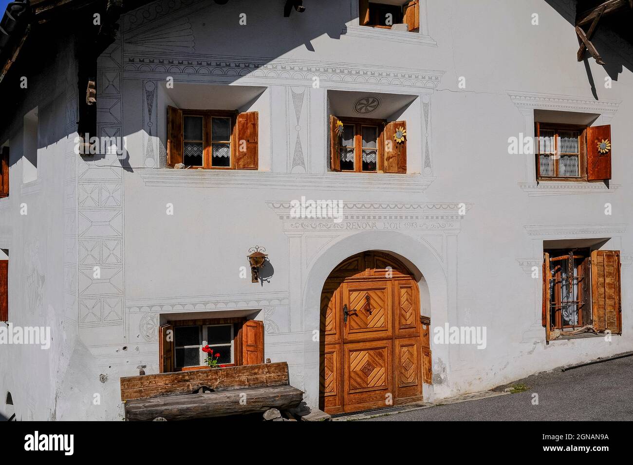 Window Arch France Lower recessed arch hi-res stock photography and images - Alamy