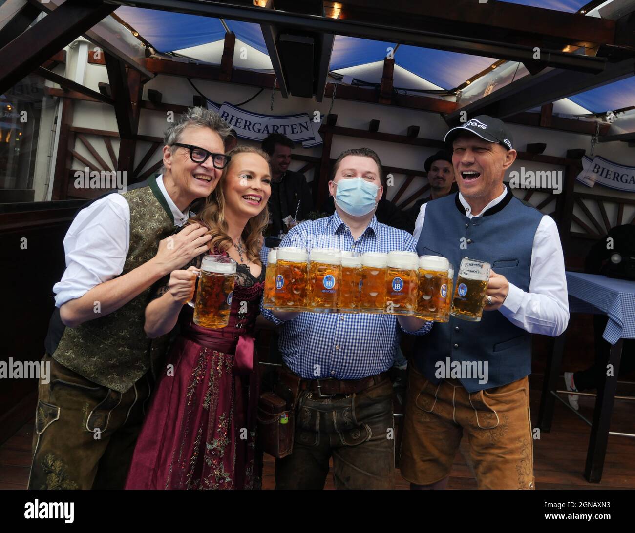 Berlin, Germany. 17th Sep, 2021. Rolf Scheider (l-r), boxer Regina Halmich, boxer Axel Schulz celebrate at the opening of the Oktoberfest in the Hofbräu pub at Alexanderplatz. Credit: XAMAX/dpa/Alamy Live News Stock Photo