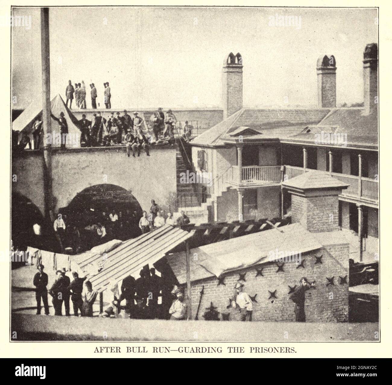 AFTER BULL RUN GUARDING THE PRISONERS from the book ' The Civil war through the camera ' hundreds of vivid photographs actually taken in Civil war times, sixteen reproductions in color of famous war paintings. The new text history by Henry W. Elson. A. complete illustrated history of the Civil war Stock Photo