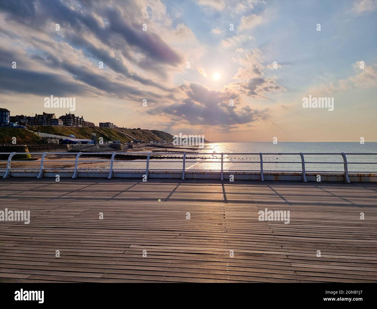 Empty uk pier hi-res stock photography and images - Alamy
