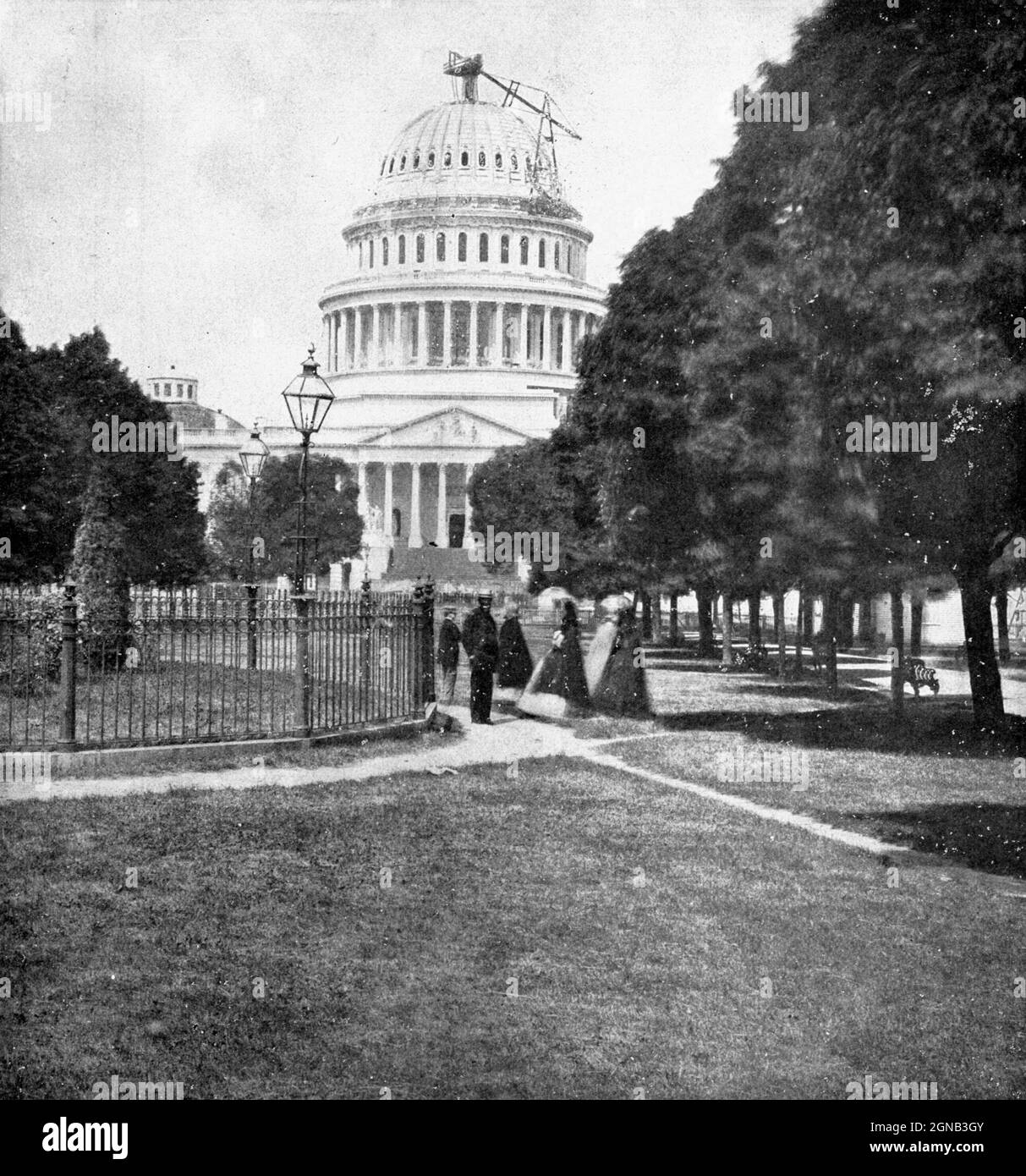 THE CAPITOL AT WASHINGTON IN 1863 from the book ' The Civil war through the camera ' hundreds of vivid photographs actually taken in Civil war times, sixteen reproductions in color of famous war paintings. The new text history by Henry W. Elson. A. complete illustrated history of the Civil war Stock Photo