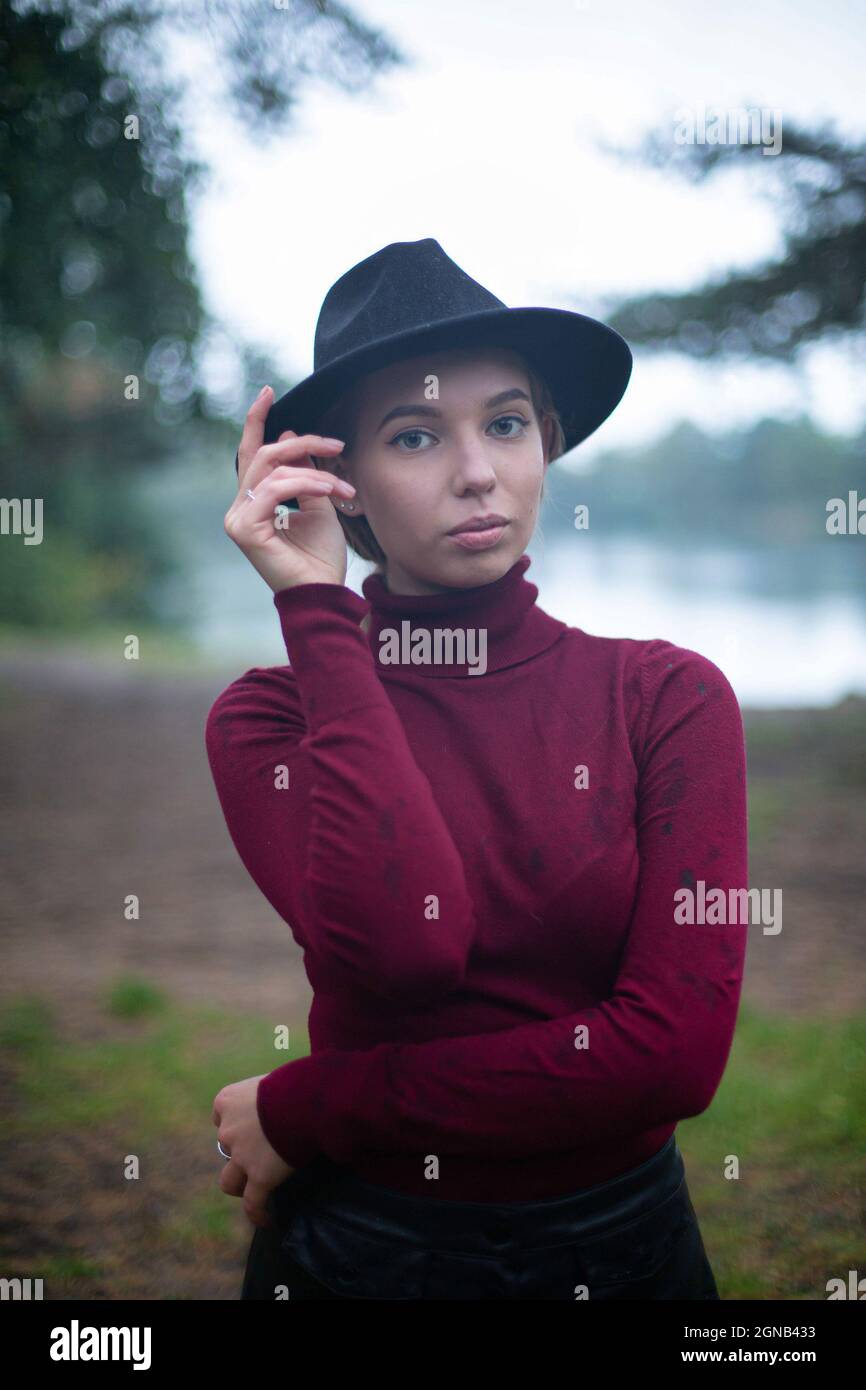 Blond woman in black hat hi-res stock photography and images - Alamy