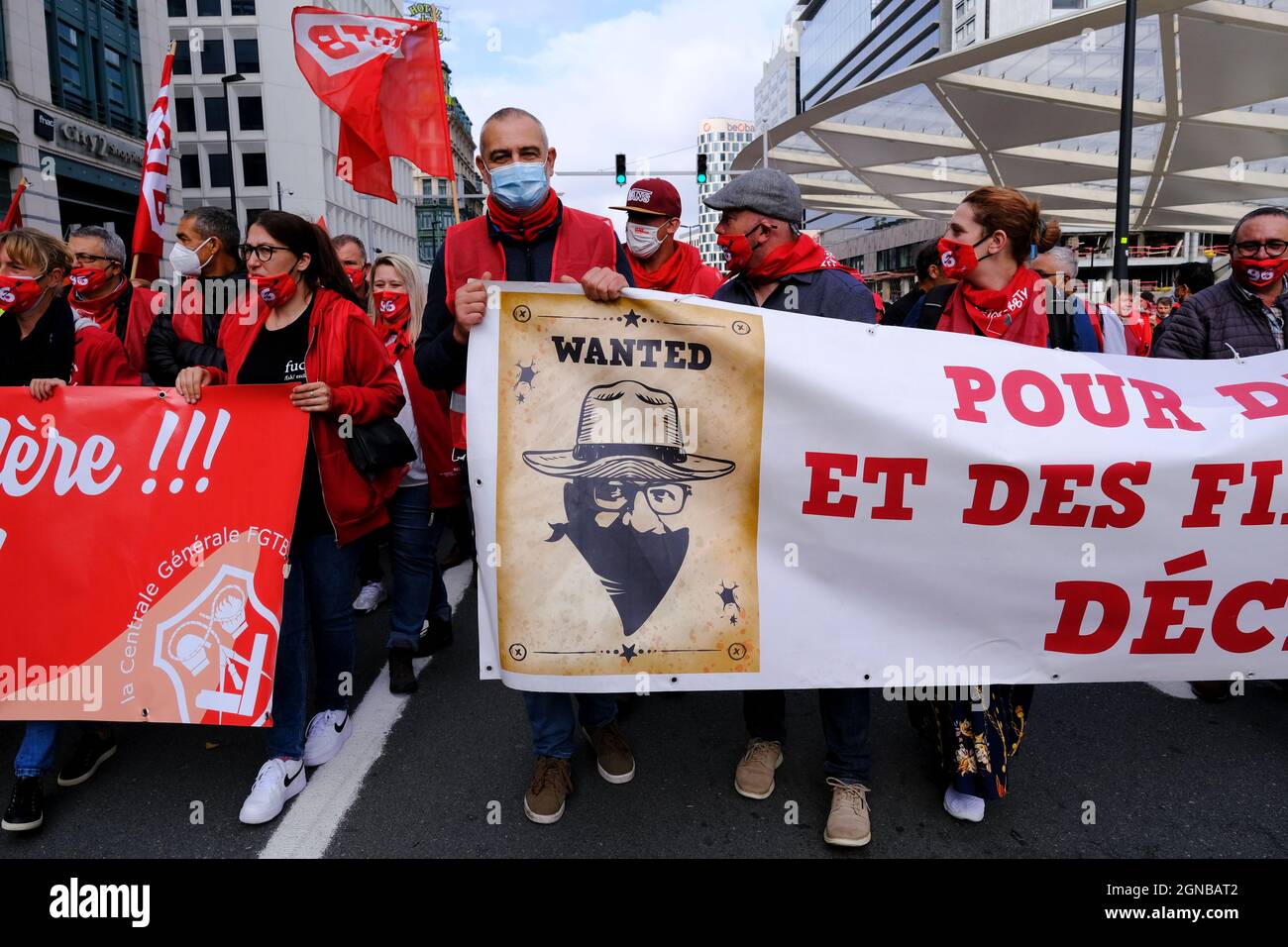 Brussels, Belgium. 24th Sep, 2021. People attend a demonstration of socialist trade union FGTB-ABVV members, in Brussels, Friday 24 September 2021 to protest against the wage standard law. Credit: ALEXANDROS MICHAILIDIS/Alamy Live News Stock Photo