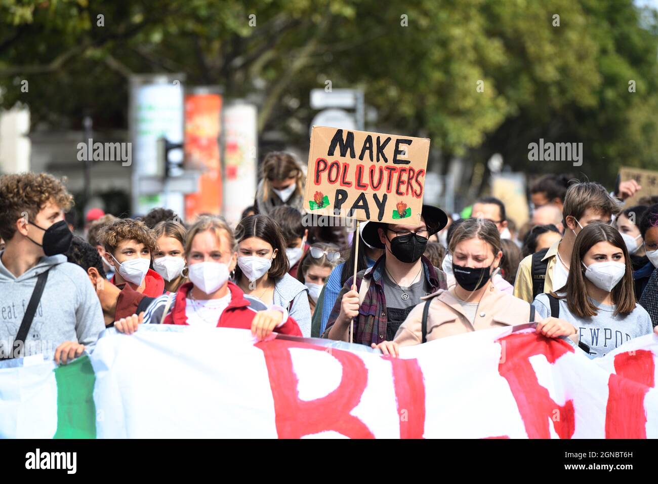Vienna, Austria. 24th Sept 2021. Worldwide climate strike together with Fridays for Future in Vienna. Credit: Franz Perc / Alamy Live News Stock Photo