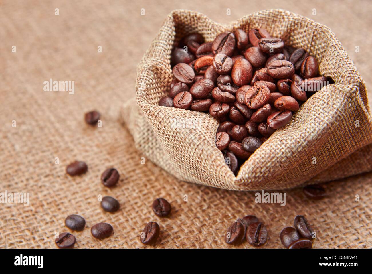 Coffee beans in a hessian sack hi-res stock photography and images - Alamy