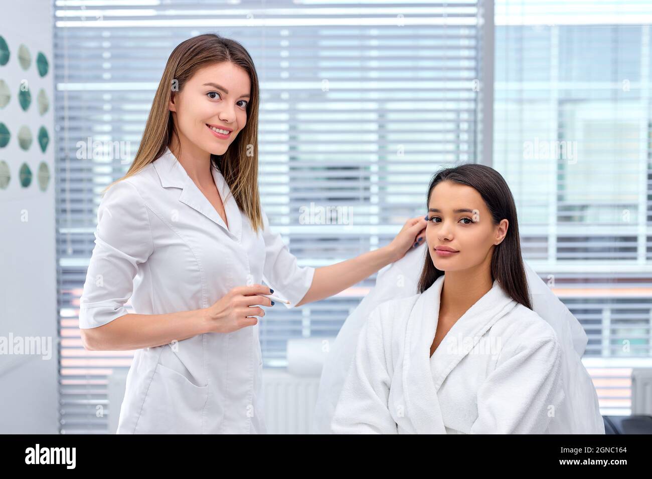 healthcare, medical and surgery concept. cosmetologist or doctor with patient, preparing to do injection, Thread Lifting, PDO thread. Aesthetic beauty Stock Photo