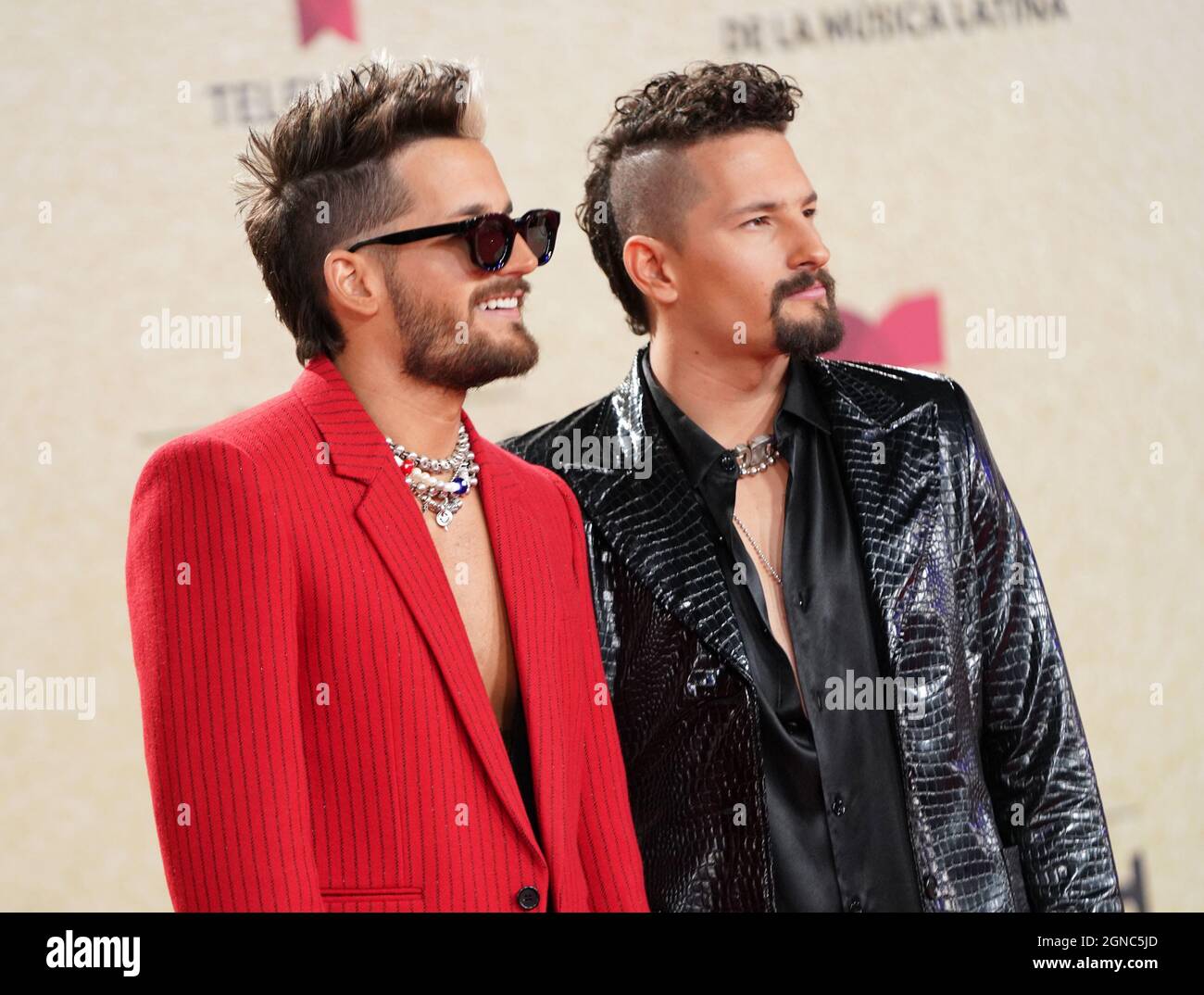 PREMIOS BILLBOARD DE LA MÚSICA LATINA 2021 —Mau y Ricky are seen  on the red carpet at the Watsco Center in Coral Gables, FL on September 23, 2021  (Photo by Alberto E. Tamargo/Sipa USA) Stock Photo