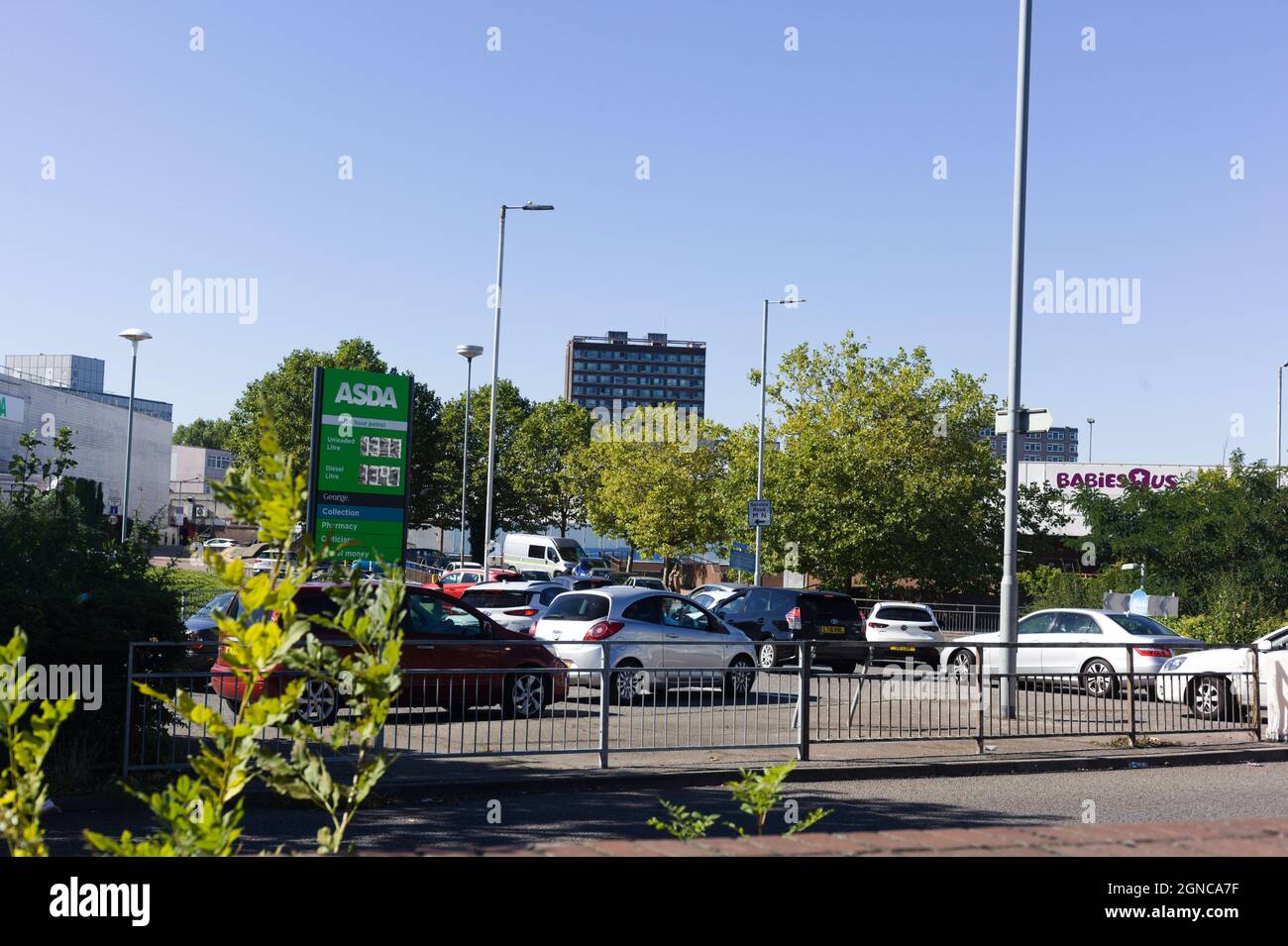 Britain, Basildon, Essex. 24th September 2021 . Reports of a few petrol station closures around the UK have led to a spate of panic buying and chaos . Stock Photo