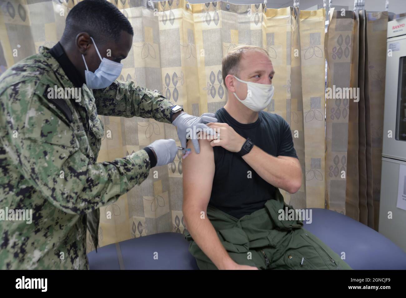 PORTSMOUTH, Va. (Jan. 5, 2021) Capt. Daniel Prochazka, from Woodbridge, Virginia, executive officer of the Nimitz-class aircraft carrier USS Harry S. Truman (CVN 75), receives a COVID-19 vaccination at Naval Medical Center Portsmouth. Harry S. Truman is currently in Norfolk Naval Shipyard for its extended carrier incremental availability period. (U.S. Navy photo by Mass Communication Specialist Seaman Tyler Bergstrom) Stock Photo