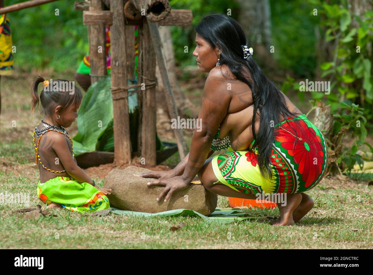 Embera mother and daughter with jagua tattoos, Darien Province Stock Photo