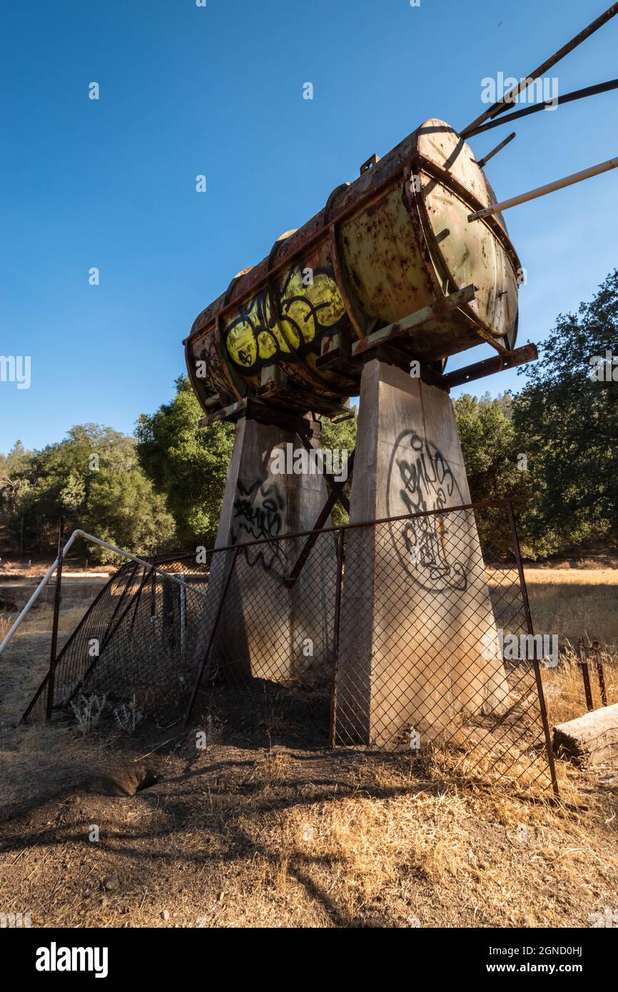 Water tank trees sun hi-res stock photography and images - Alamy