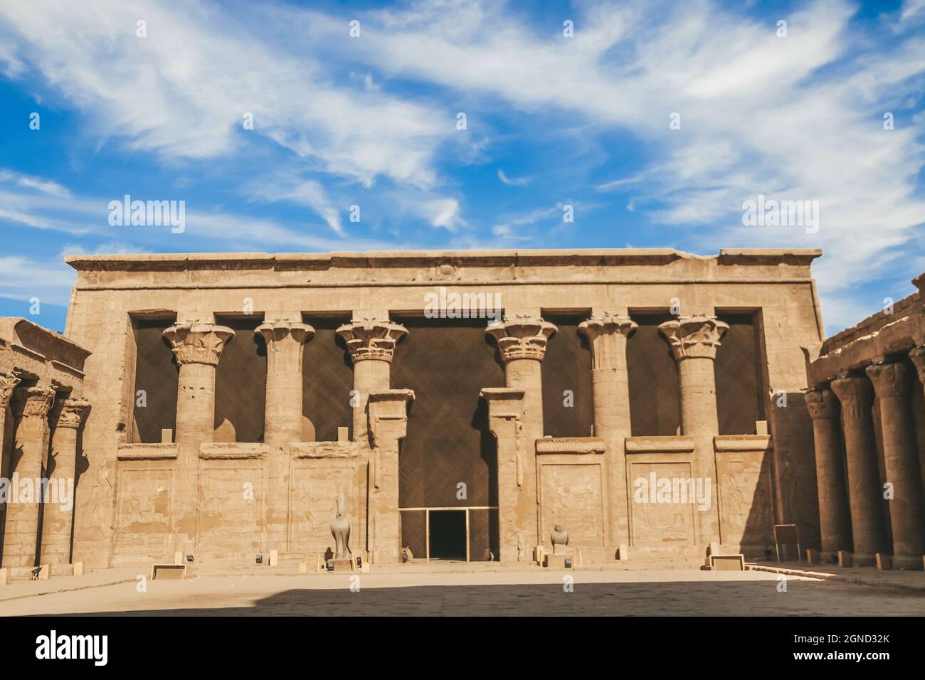 Horus temples hi-res stock photography and images - Alamy
