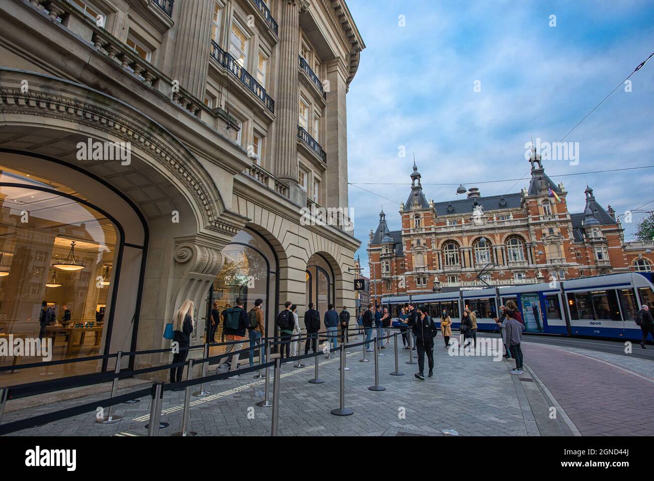 Amsterdam, Netherlands. 24th Sep, 2021. Early morning shoppers at ‘Apples' premier shop in Amsterdam, arrive early prior to the stores opening, to place their orders for Apples new ‘iPhone 13 Series' mobile, on its official worldwide launch.: Order today and collect tomorrow. Credit: SOPA Images Limited/Alamy Live News Stock Photo