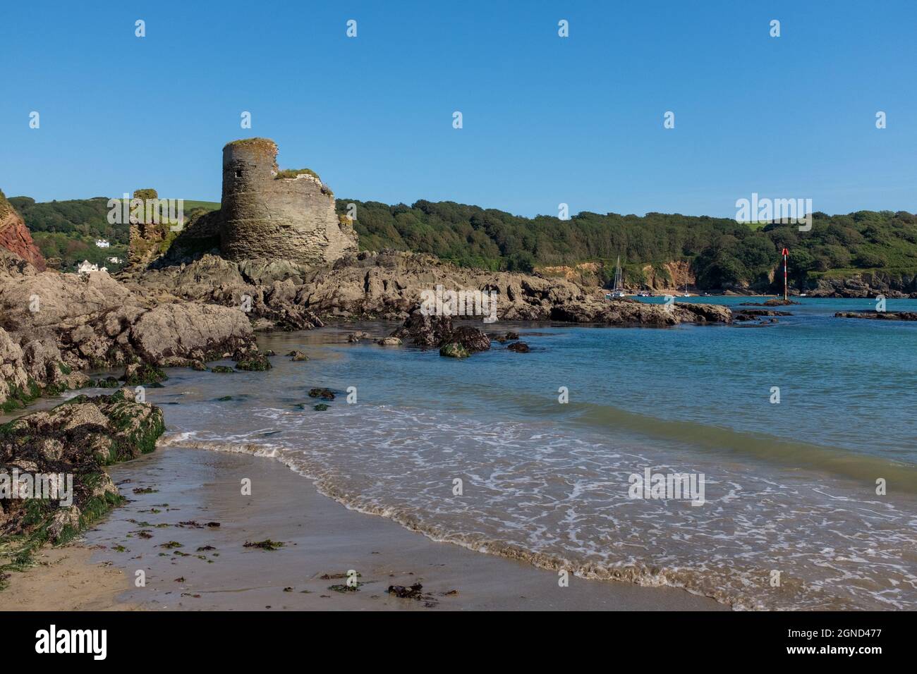 View of Fort Charles, civil war castle, from North sands beach, Salcombe, at low tide on a lovely sunny summers day, with lovely blue sky. Stock Photo