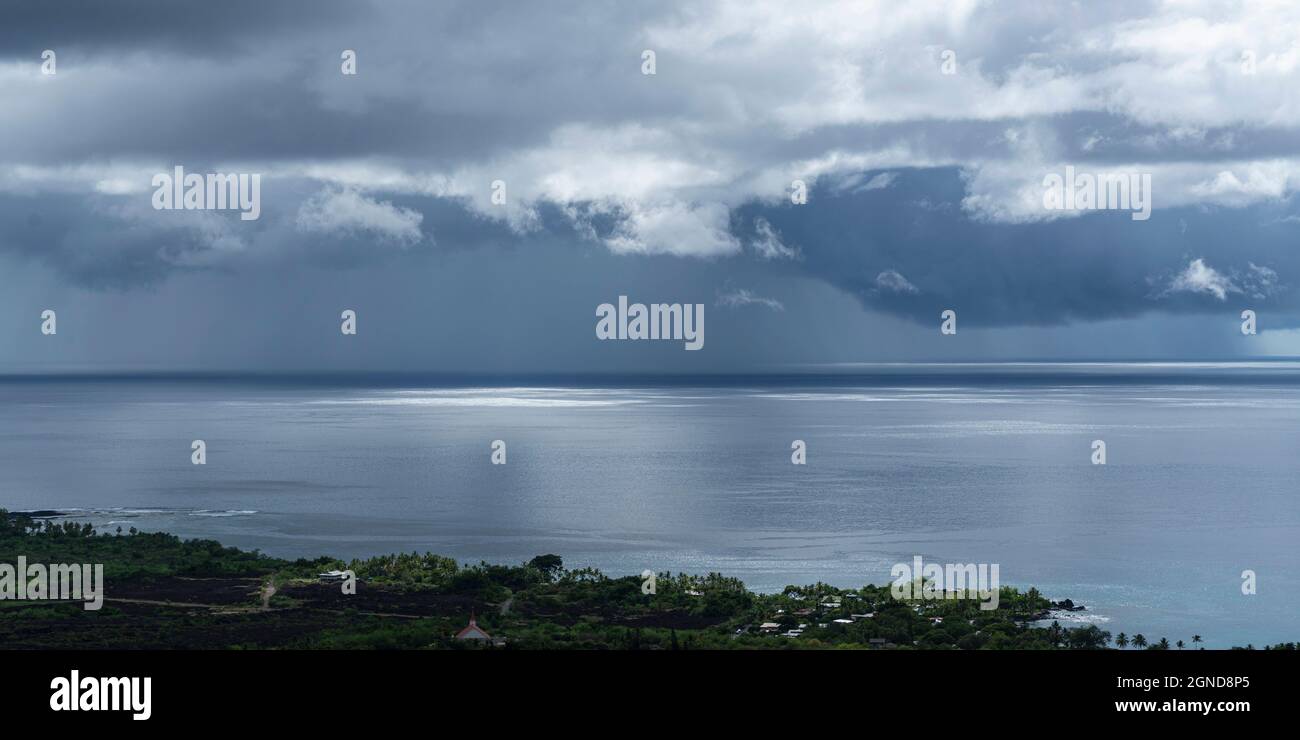 Rain cloud at sunset  panorama over Kealakekua Bay, Kona Hawaii Stock Photo