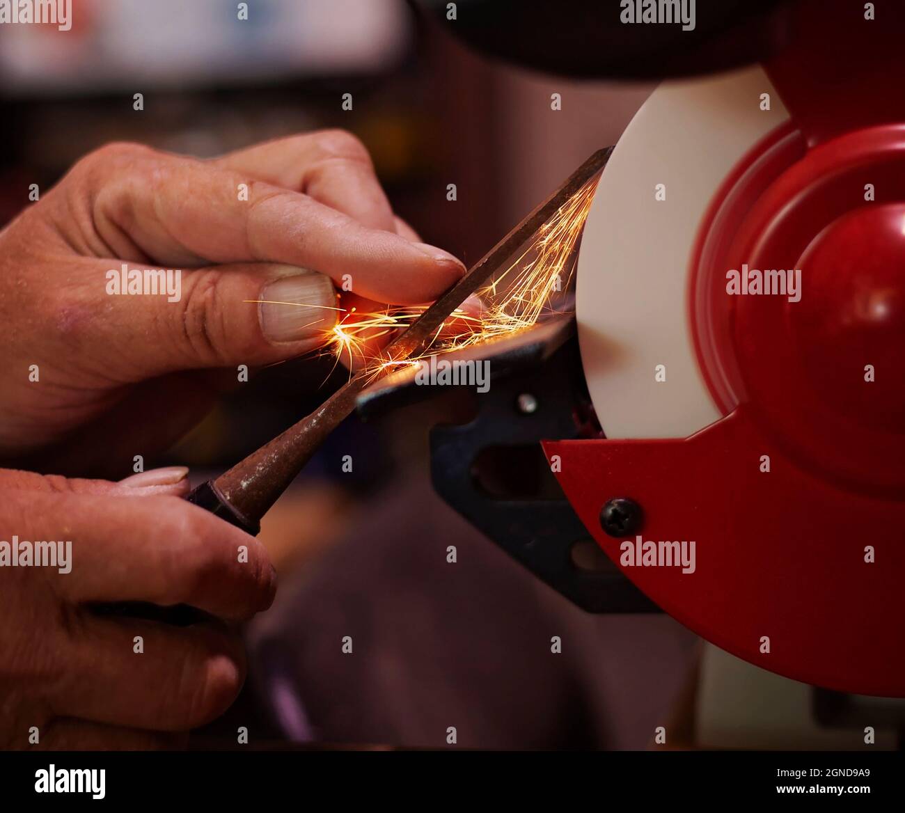 Bench grinder hires stock photography and images Alamy