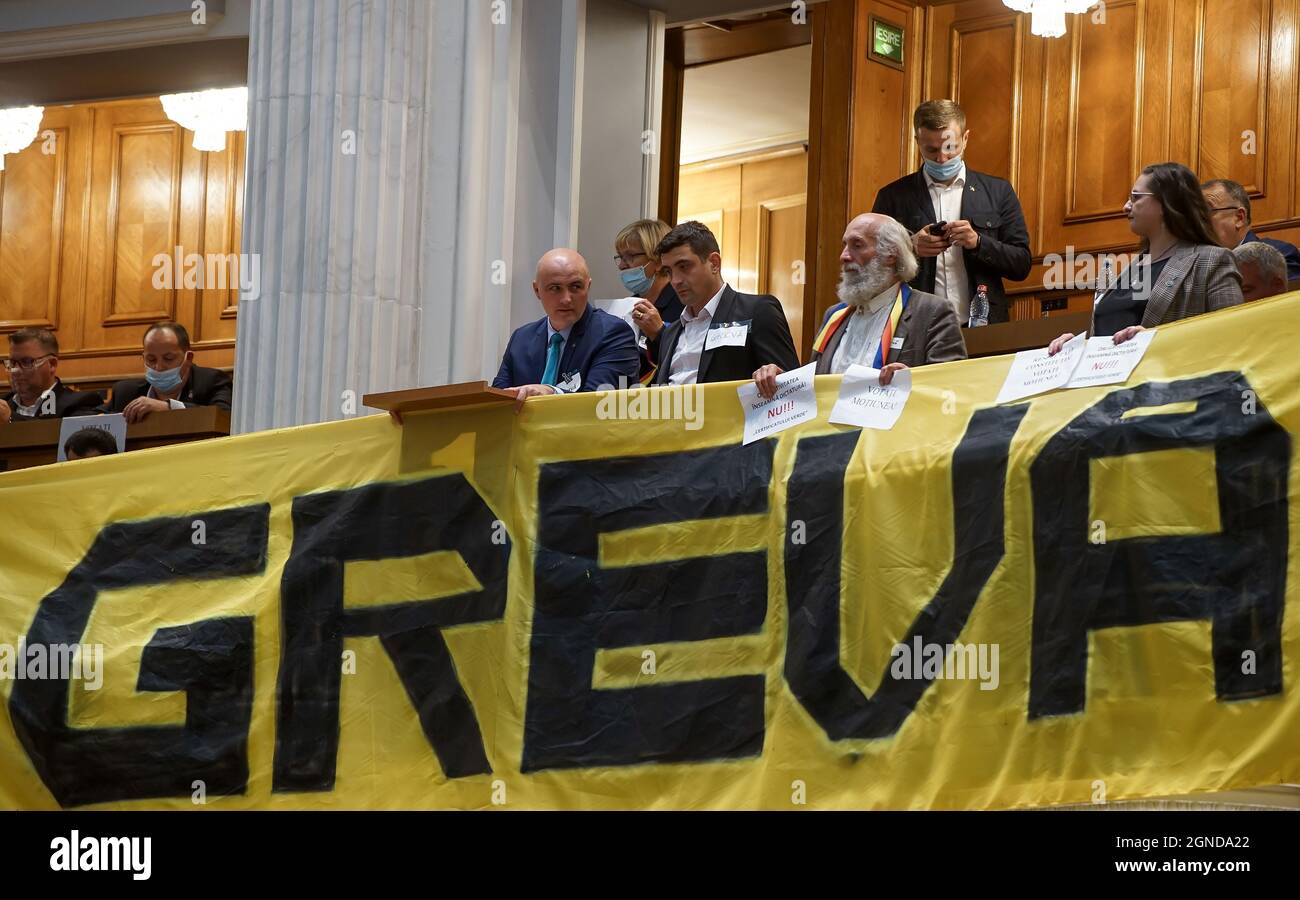 Bucharest, Romania - September 20, 2021: Strike of AUR parliamentarians due to the PNL's delay beyond the constitutional deadline for voting the no-co Stock Photo