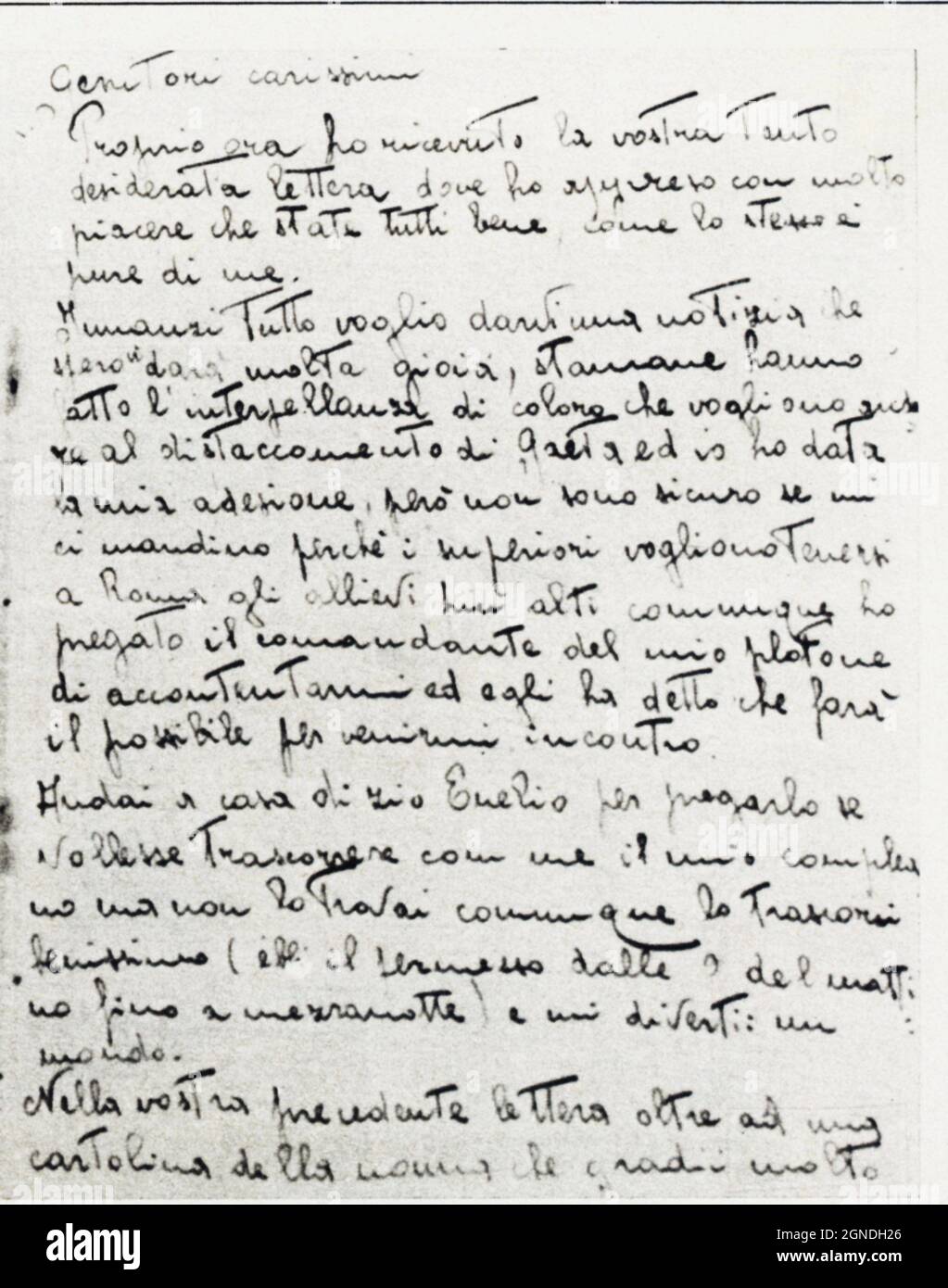 1943 , ITALY : A letter sendet from Torrimpietra  at his parents  by  the military vicebrigadiere Carabiniere SALVO D'ACQUISTO ( 1920 - 1943 ) , killed for save 22 hostages from Nazi , Medaglia d' Oro al Valor Militare - EROE - HERO - WORLD WAR II - WW 2nd - SECONDA GUERRA MONDIALE - nazismo - nazism - RESISTENZA - processo di beatificazione - portrait - ritratto - DACQUISTO - D' ACQUISTO  - lettera - manoscritto - manuscript - autografo - autograph ----  Archivio GBB Stock Photo