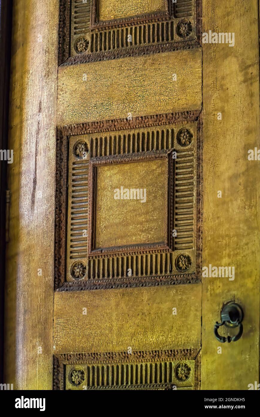 Antique clocks hi-res stock photography and images - Alamy