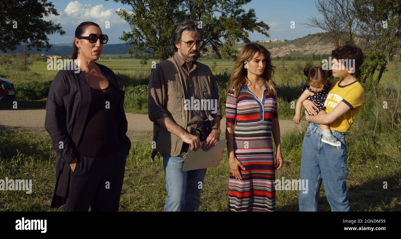 RELEASE DATE: October 1, 2021 TITLE: Parallel Mothers STUDIO: Sony Pictures Classics DIRECTOR: Pedro Almodovar PLOT: The story of two mothers who give birth the same day. STARRING: Rossy de Palma, Israel Elejalde, MILENA SMIT as Ana, PENELOPE CRUZ as Janis. (Credit Image: © Sony Pictures Classics/Entertainment Pictures) Stock Photo