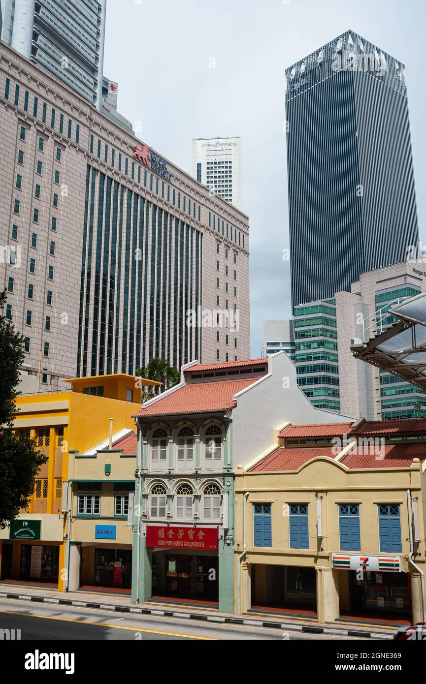 15.09.2021, Singapore, Republic of Singapore, Asia - Cityscape with historic shophouses, skyscrapers and office buildings in central business district. Stock Photo