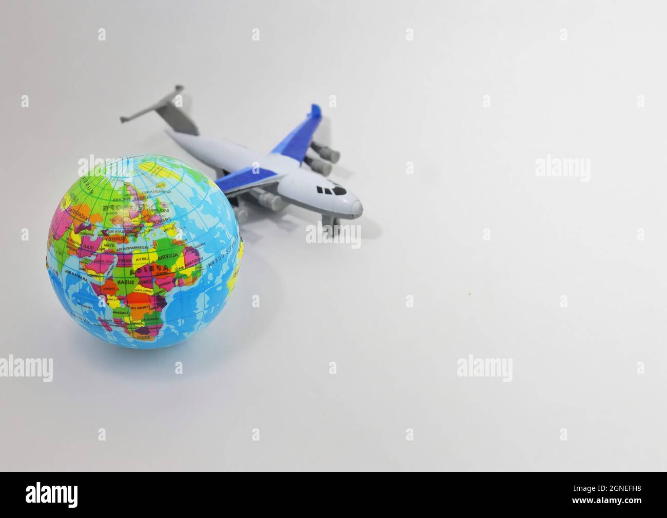 Simple earth globe icon hi-res stock photography and images - Alamy