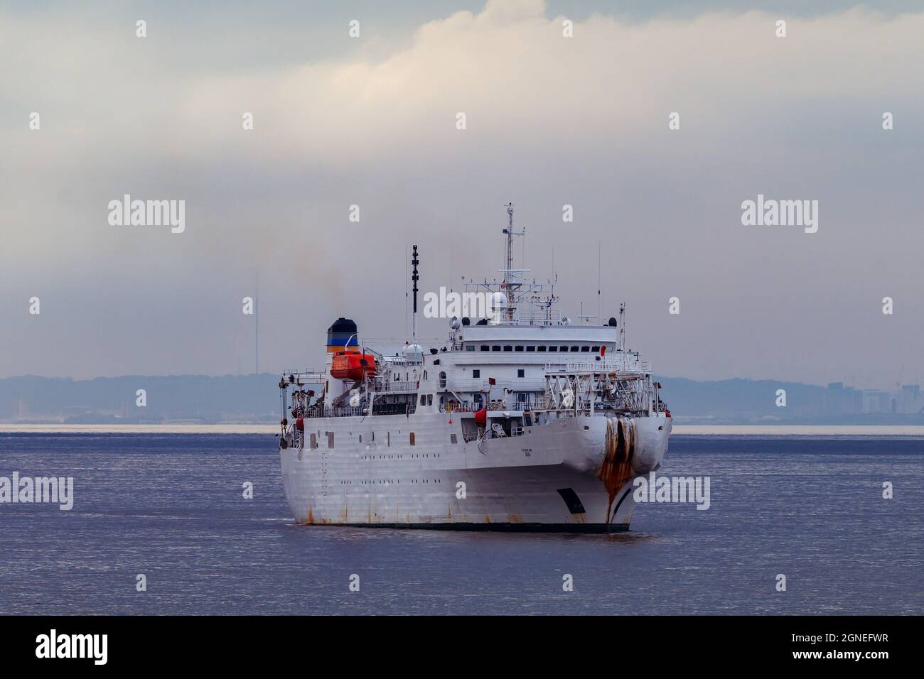 USNS Zeus heading into Avonmouth docks Stock Photo