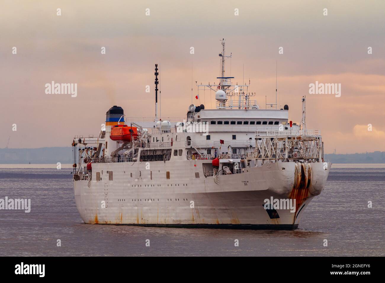 USNS Zeus heading into Avonmouth docks Stock Photo