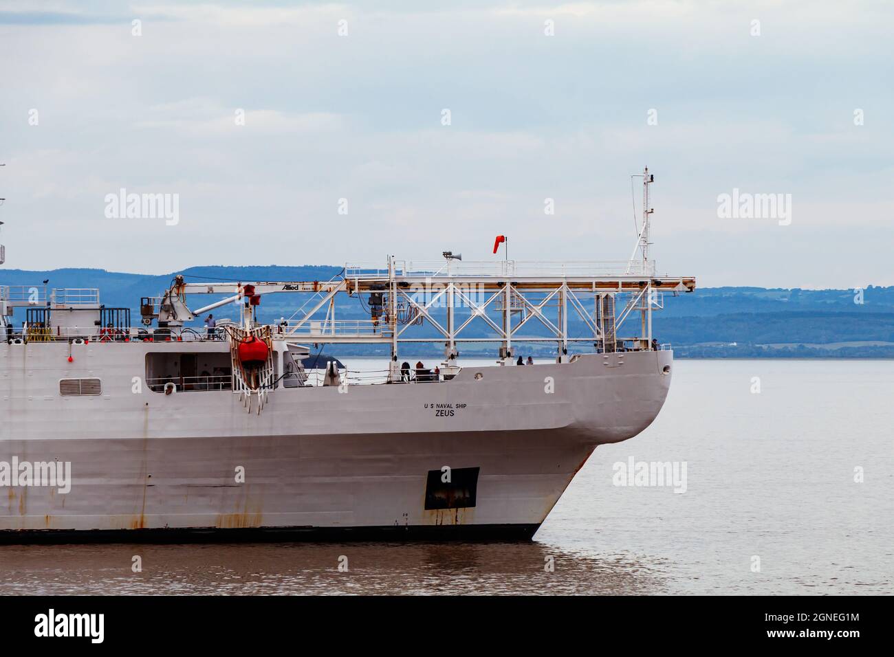 USNS Zeus heading into Avonmouth docks Stock Photo
