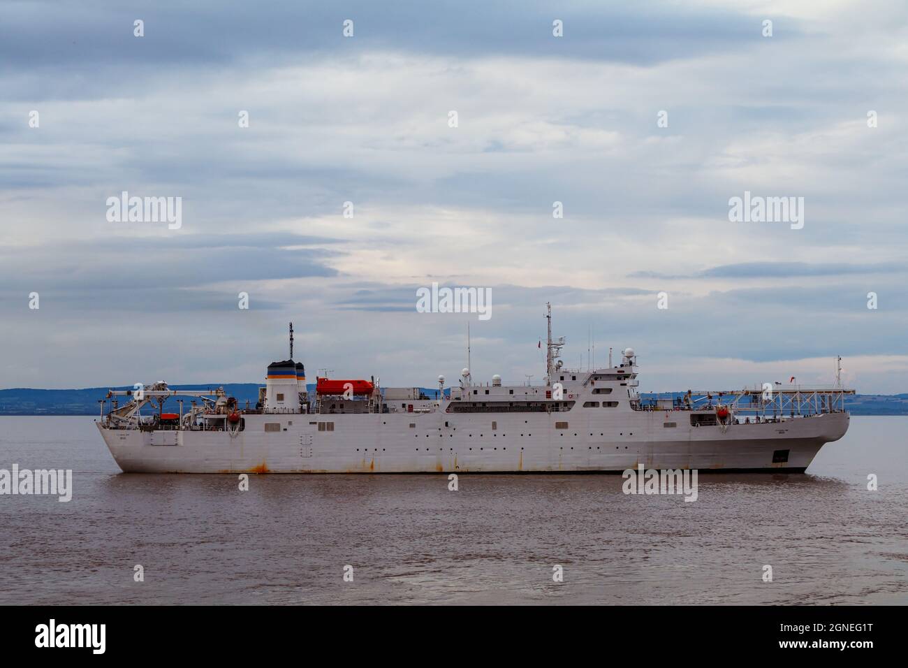 USNS Zeus heading into Avonmouth docks Stock Photo