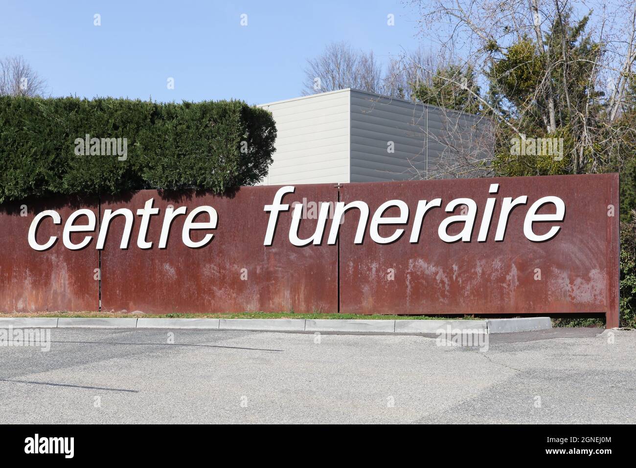 Funeral center in France called centre funeraire in french language