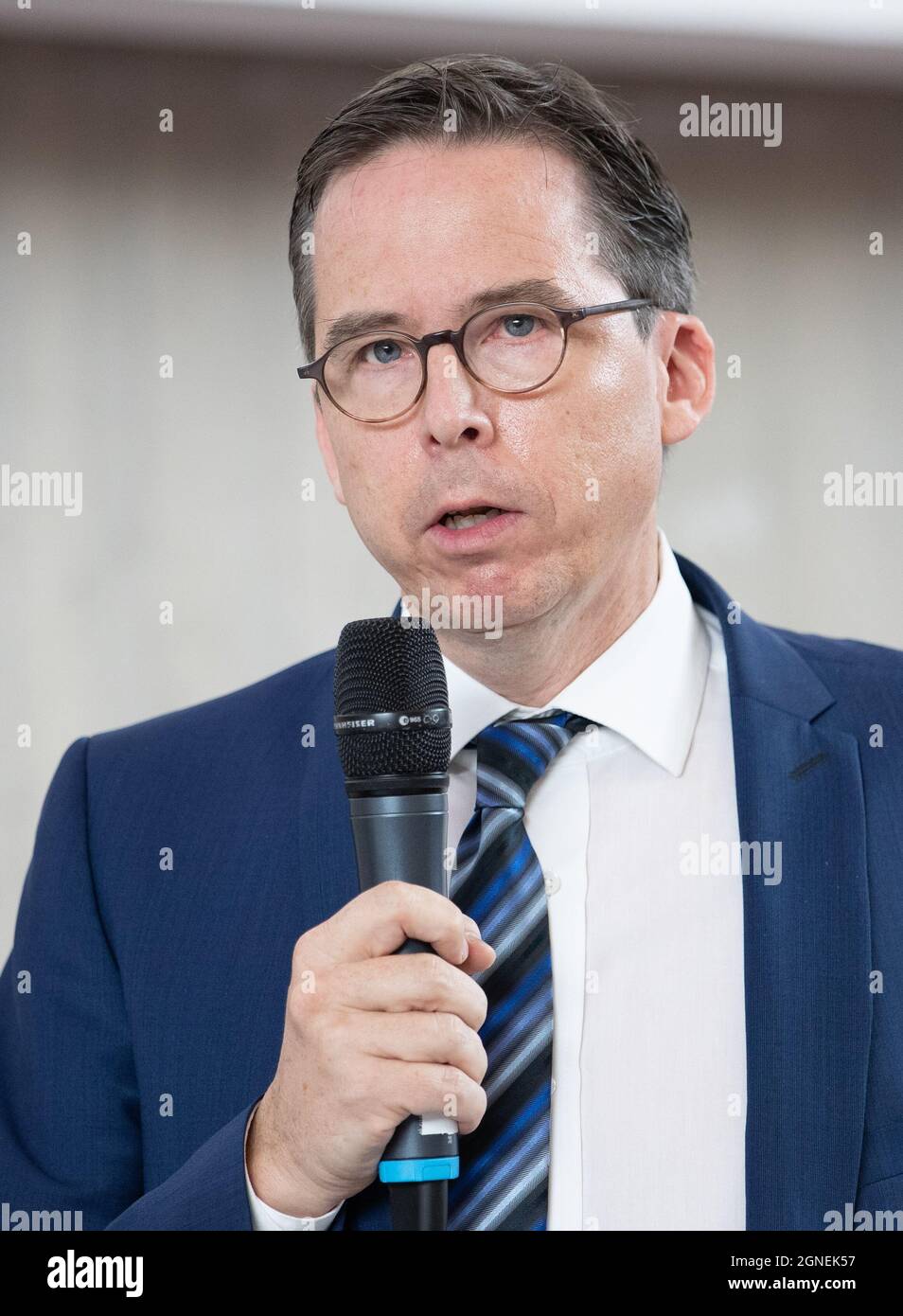 Bielefeld, Germany. 23rd Sep, 2021. Prof. Dr. Martin Scherer, President of  the German Society for General Medicine and Family Medicine (DEGAM), speaks  at the launch of the Medical Faculty OWL. For the