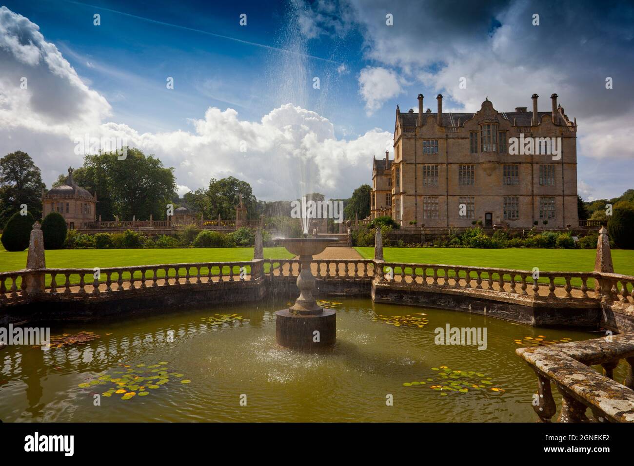 The impressive fountain garden at Montacute House, an Elizabethan mansion with garden near Yeovil, Somerset, England, UK Stock Photo