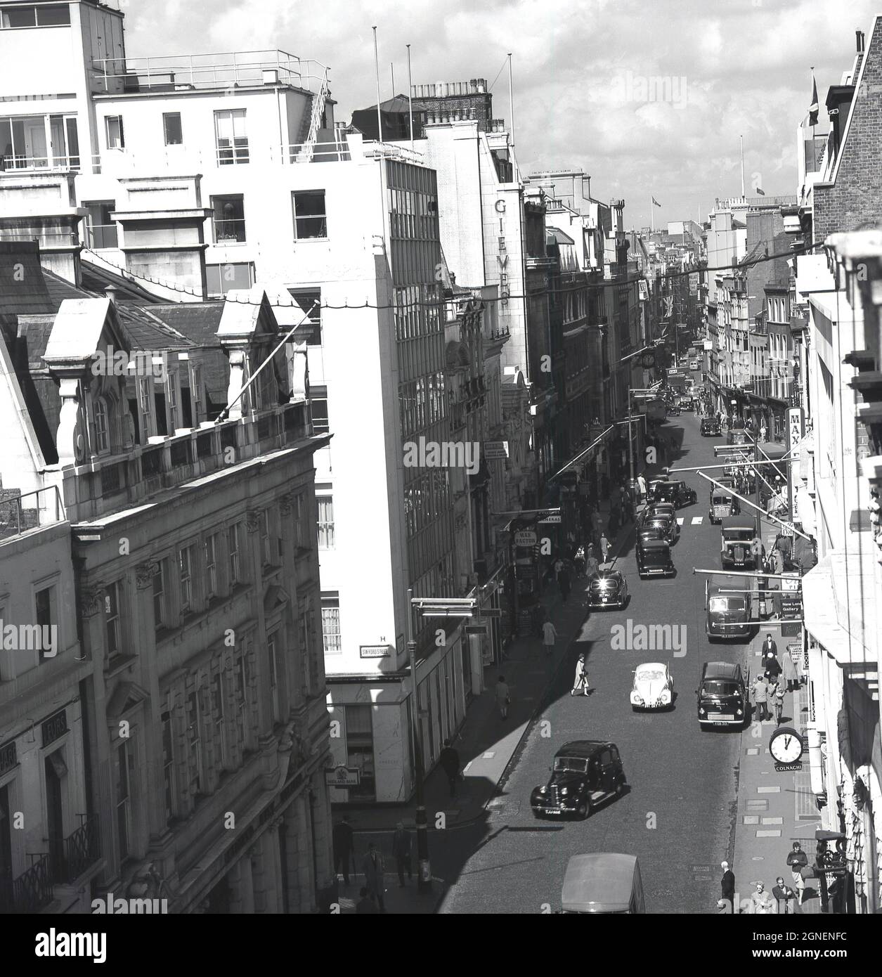 1960s, historical, Central London, overhead view of Old Bond Street in London's prestigious Mayfair district. Old Bond Street is the southern end of Bond Street, an area which since the 18th century has been the location for many elegant fashion stores, jewellers and auction houses. Stock Photo