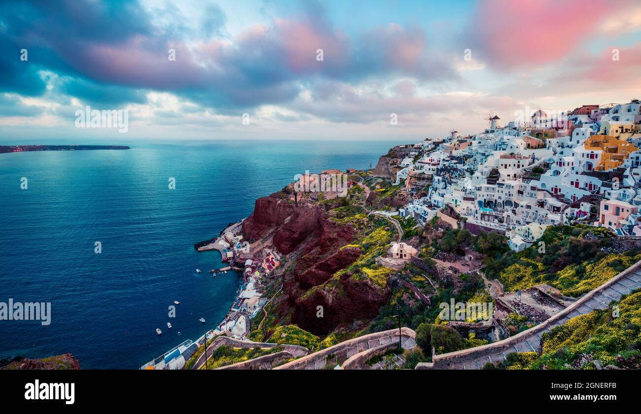 Romantic morn ing view of Santorini island. Picturesque spring sunrise ...