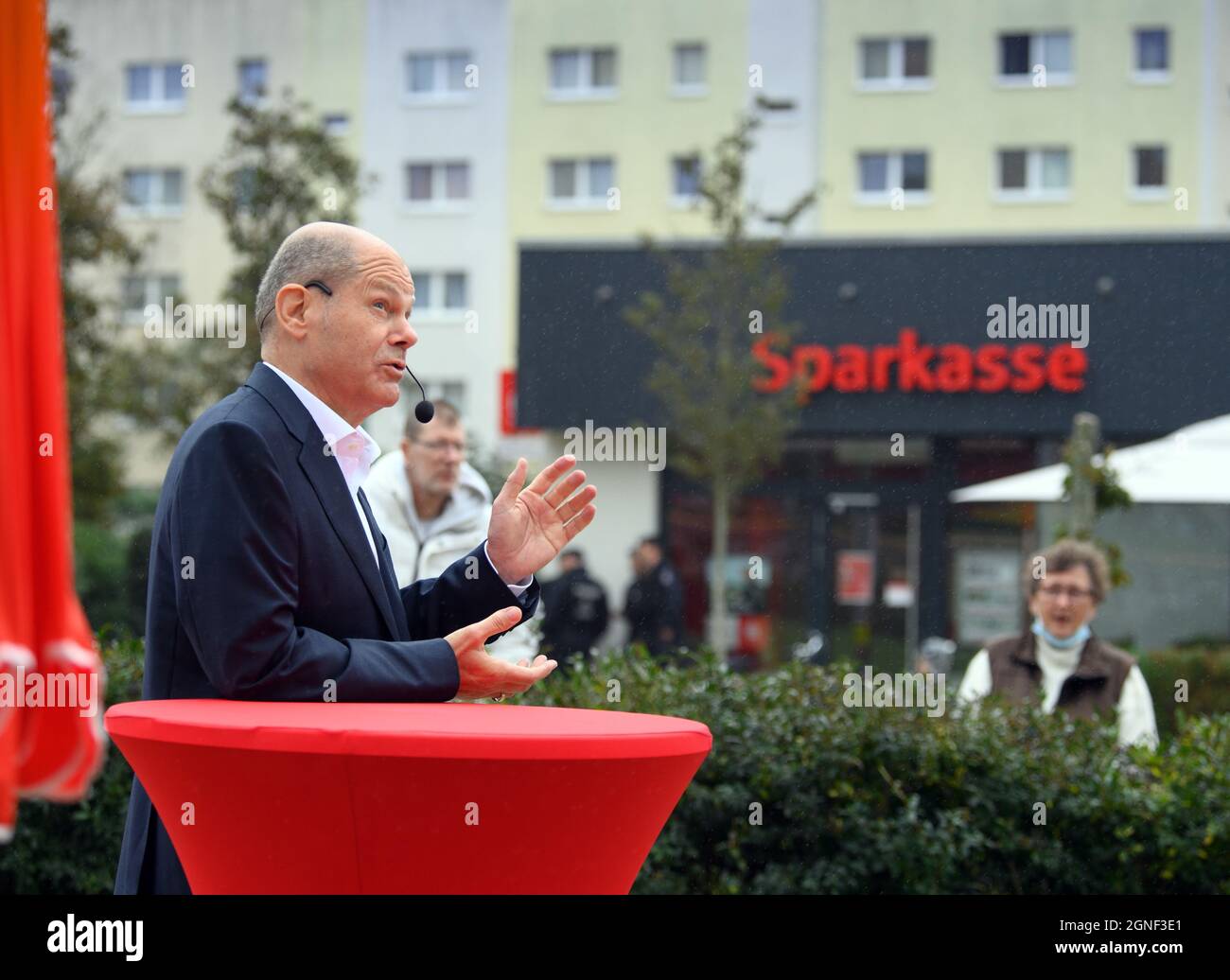 Potsdam, Germany. 25th Sep, 2021. Olaf Scholz, Federal Minister of Finance and SPD candidate for Chancellor in the 2021 federal election, speaks during a campaign event in his constituency 61 on the city square in the residential area Am Schlaatz. Credit: Soeren Stache/dpa-Zentralbild/dpa/Alamy Live News Stock Photo