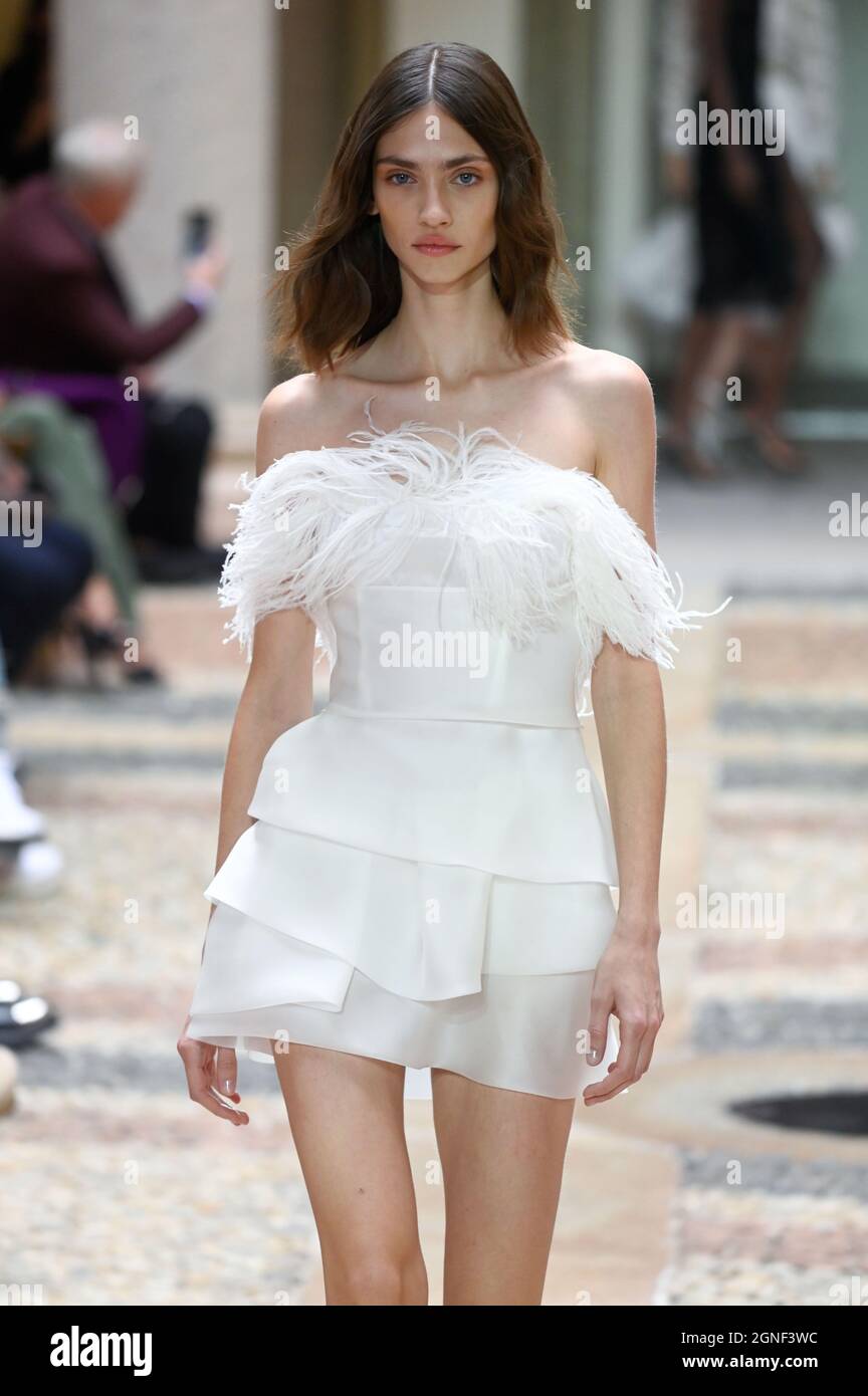 Milan, Italy. 25th Sep, 2021. Milan Fashion Week, Spring Summer 2022 Milan,  Women's Fashion Spring Summer 2022 Ermanno Scervino Show Pictured: Model  Credit: Independent Photo Agency/Alamy Live News Stock Photo - Alamy