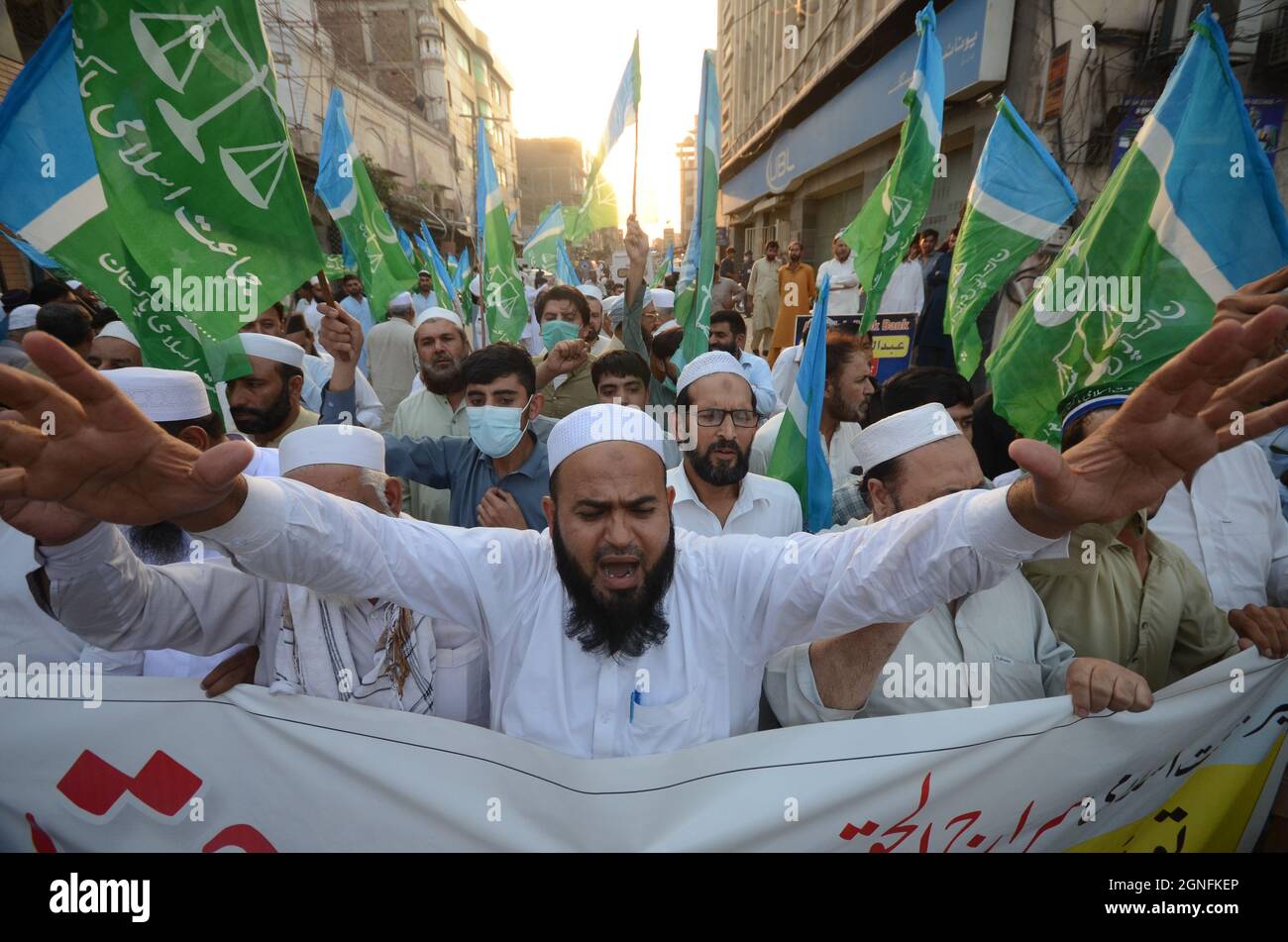 (9/24/2021) Jamaat-e-Islami members protesting against price-hike and unemployment near Masjid Mahabat Khan. (Photo by Hussain Ali/Pacific Press/Sipa USA) Stock Photo