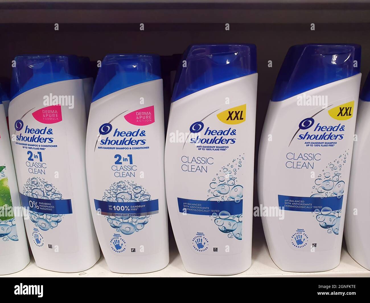 Head and shoulders shampoo hi-res stock photography and images - Alamy