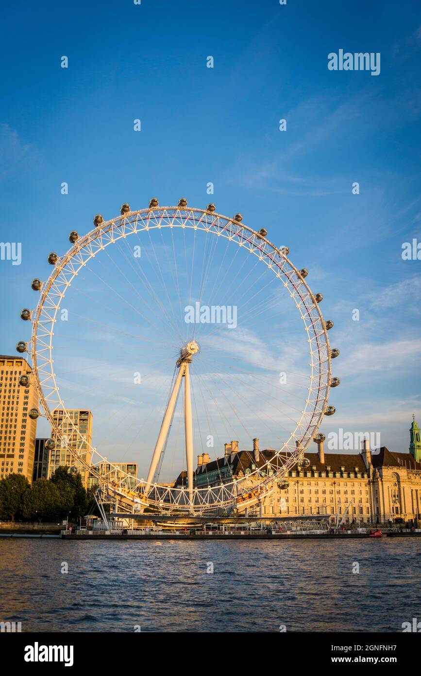 County hall london se1 hi-res stock photography and images - Alamy