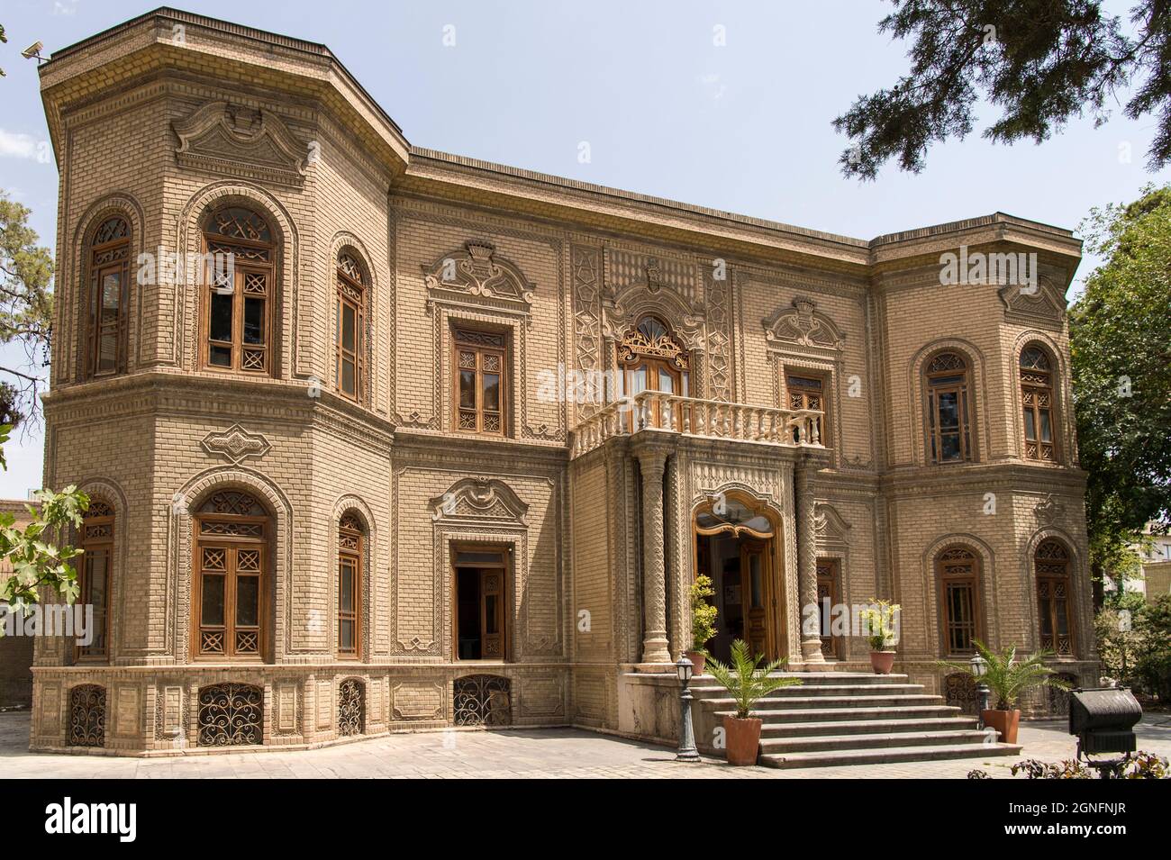IRAN.TEHERAN.ABGUINEH MUSEUM.,GLASSWARE AND CERAMIC ARTIFACTS Stock