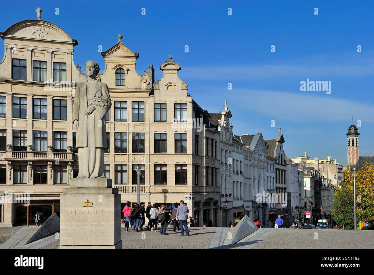 BELGIUM, TOWN OF BRUSSELS, DISTRICT OF CENTRE CALLED THE PENTAGON, STATUE OF THE QUEEN ELISBETH ON ALBERTINE SQUARE Stock Photo