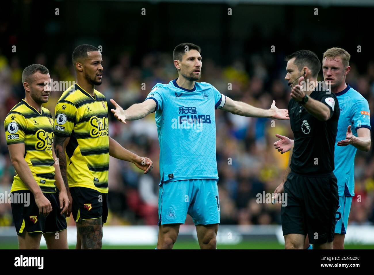 WATFORD, UK. SEPT 25TH Federico Fernandez of Newcastle gestures during the Premier League match between Watford and Newcastle United at Vicarage Road, Watford on Saturday 25th September 2021. (Credit: Federico Maranesi | MI News) Credit: MI News & Sport /Alamy Live News Stock Photo